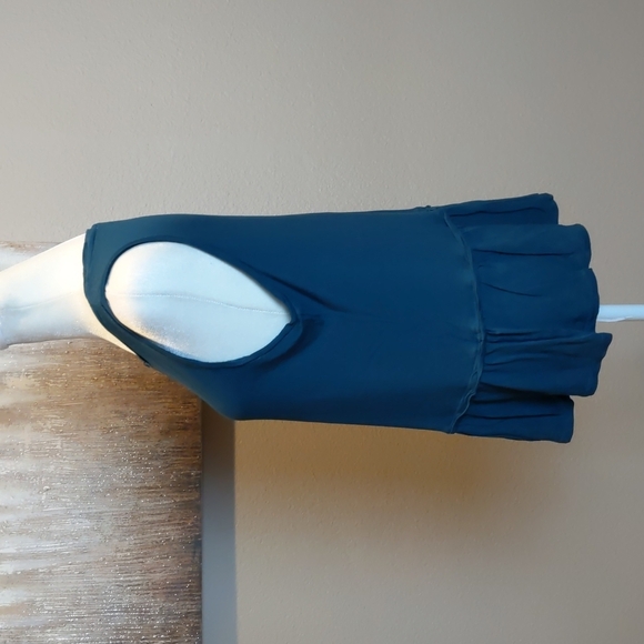 Loft Ruffle Bottom Top - Picture 2 of 4